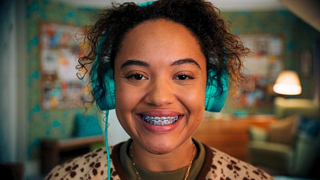 「予測不能なダークスリラー映画『＃スージー・サーチ』より、劇中曲プレイリスト＆監督コメントを独占解禁」1枚目/7