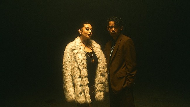 「ALI×MaRIによる不思議な世界、アニメ『ザ・ファブル』第2クールEDテーマのMV公開」1枚目/8