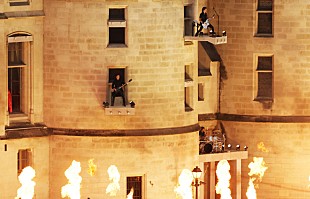 「仏バンドのゴジラ、【パリ五輪】開会式で“メタル・コミュニティー全体”を代表する重圧を感じたと語る」