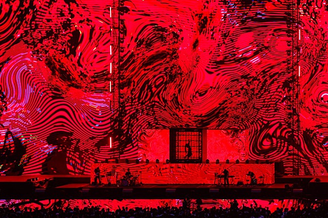 「＜ライブレポート＞Ado、開放的な国立競技場で立てた世界規模の誓い【Ado SPECIAL LIVE 2024「心臓」】初日公演」1枚目/7