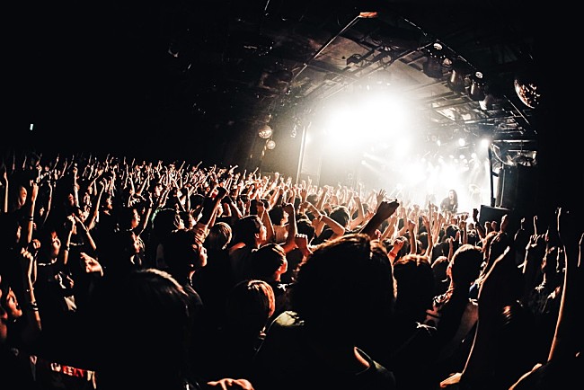 「＜ライブレポート＞Arakezuri ライブキャパ更新を続ける4人とオーディエンスの思いが合致した熱い【Road to QUATTRO】ファイナル公演」1枚目/10