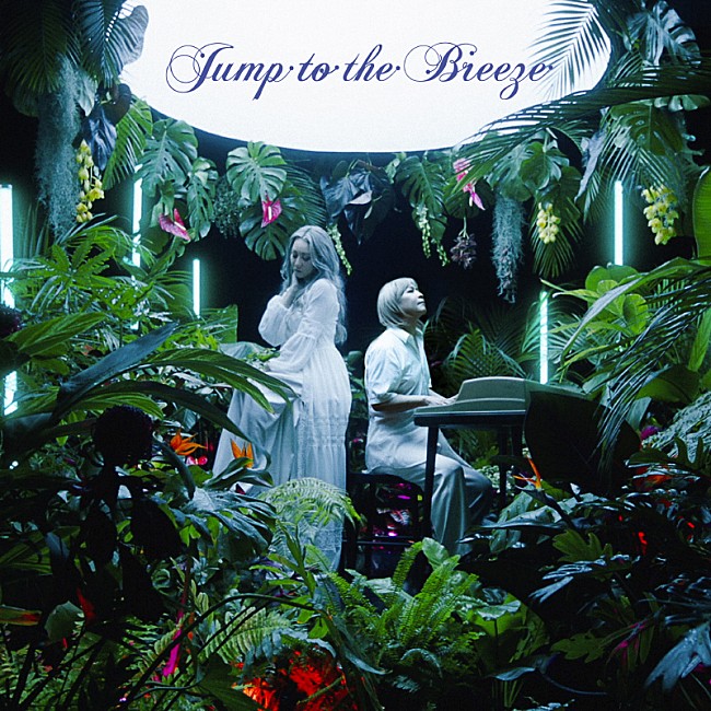 「倖田來未、小室哲哉とタッグを組んだサマーチューン「Jump to the Breeze」をリリース」1枚目/3