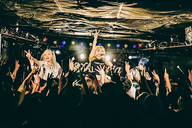 「Wisteria、1stミニアルバム『Come Here!』リリースツアー【太陽の道】ファイナルのライブレポート到着」1枚目/4