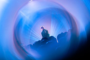 「＜ライブレポート＞水槽　“内”と“外”が溶けあい、広がってゆく――自身の表現を具現化した単独公演【SOLUBLE】」