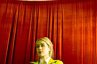 「ブロンドシェル、新曲「What's Fair」で複雑な母娘関係を歌う」