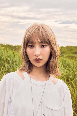 「家入レオ、AL『My name』ティザー＆ブルエン田邊やCharaら参加作家陣のコメント公開」