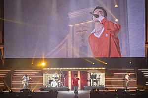ライブレポート＞62人全員がポジティブ＆ハングリーに作り上げた