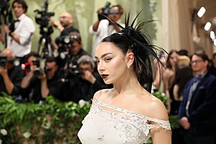 「チャーリーXCX、ハリス米副大統領を“Brat”と呼んだ投稿について語る「私はボブ・ディランではない」」