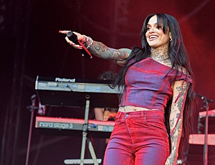 「ケラーニ、ヴィンス・ステイプルズ／FLOら参加の最新ミックステープ『ホワイル・ウィー・ウェイト2』配信」