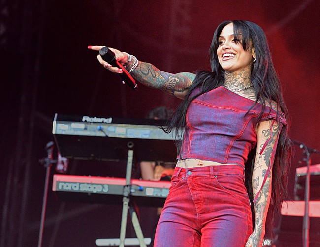 「ケラーニ、ヴィンス・ステイプルズ／FLOら参加の最新ミックステープ『ホワイル・ウィー・ウェイト2』配信」1枚目/1