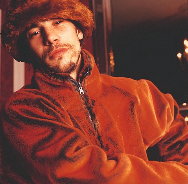 「ジャミロクワイ、名盤『スペース・カウボーイの逆襲』の30周年記念盤が発売決定」1枚目/3