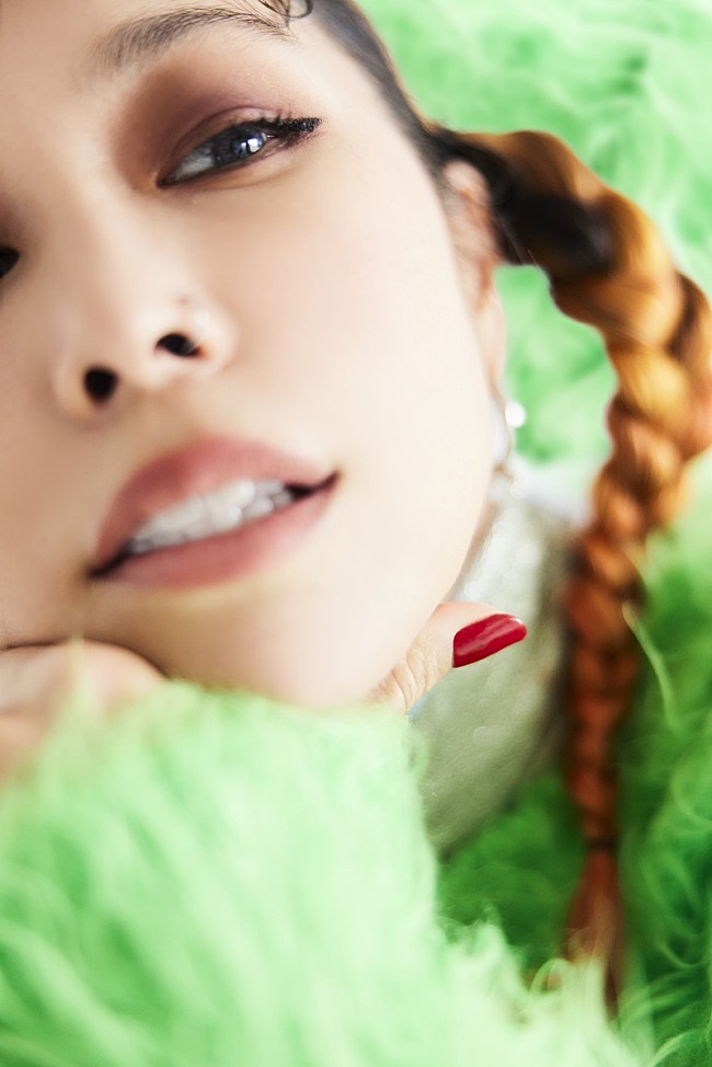 「AI、ゼッドとのコラボ曲「NAKAMA」がTVアニメ『ドラゴンボールDAIMA』EDテーマに決定」1枚目/4