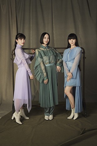 「Perfumeのファッションプロジェクト「Perfume Closet」第9弾、“月の満ち欠け”アクセサリーなど登場」
