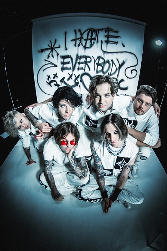 「ブラインド・チャンネル、バックストリート・ボーイズ「エヴリバディ」をカバー」1枚目/2