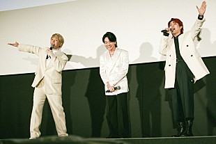 「Mrs. GREEN APPLE　初の映画化で明かす思い「ライブなのか、劇なのか、形容しがたい舞台に」　バースデーサプライズに大森は照れ笑い」