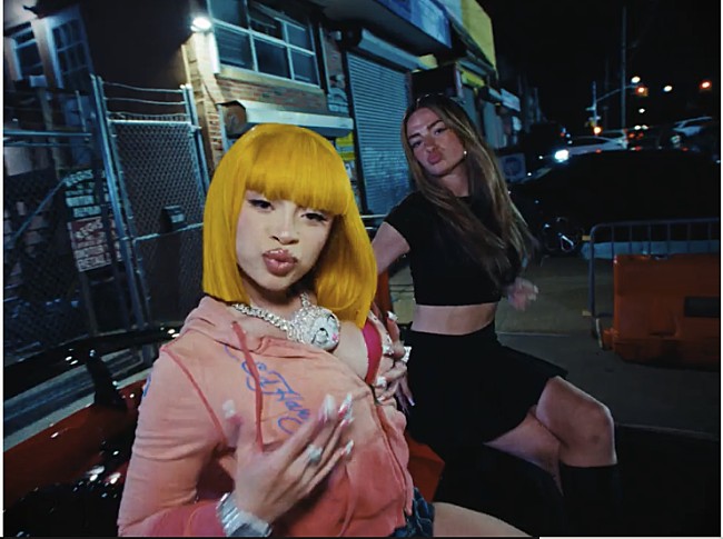 「アイス・スパイス、「Popa」MVで自信を表現」1枚目/1