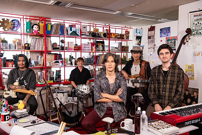 「稲葉浩志、9/30放送の『tiny desk concerts JAPAN』に出演決定」1枚目/2