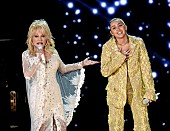 「ドリー・パートン＆名付け娘のマイリー・サイラス、血縁関係にあることが判明」1枚目/1