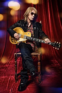 美川憲一、松本孝弘（B'z）作曲／TAKURO（GLAY）作詞による「これで