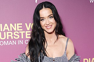 「ケイティ・ペリー、マドンナが“すごく親切”にキャリア初期に助けてくれたと語る」