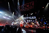 「＜ライブレポート＞サザンオールスターズと楽しみ尽くした夏の終わり――夏フェス”勇退”、異例づくしの【ロッキン】ひたちなか」1枚目/10