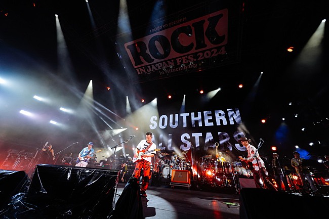 「＜ライブレポート＞サザンオールスターズと楽しみ尽くした夏の終わり――夏フェス”勇退”、異例づくしの【ロッキン】ひたちなか」1枚目/10