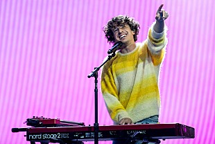 「チャーリー・プース、テイラー・スウィフト楽曲に名前が登場したことを振り返る「最初AIによるデマだと思った」」