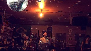 「折坂悠太、名古屋・金山ブラジルコーヒーでのライブ映像公開」