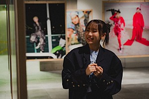 YOASOBIが結成5周年記念展示会を訪問「5年間の軌跡を感じてください