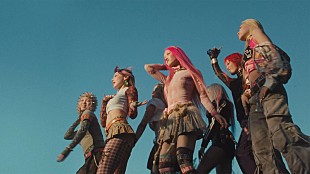 「XG視点も描かれる、m-floをサンプリングした「IYKYK」MV公開」