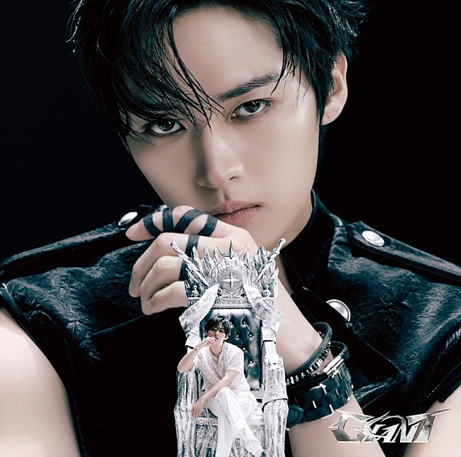 「Stray Kids アルバム『GIANT』FANCLUB会員限定盤
Lee Know」11枚目/12