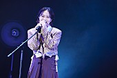 「＜ライブレポート＞清水美依紗、これまでの道のりを辿りアイデンティティを示した“スペシャルな”ツアー【Roots】東京公演」1枚目/7