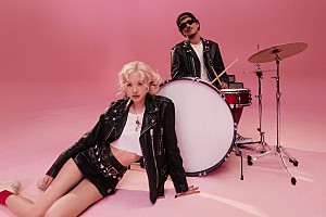 BLACKPINKのロゼxブルーノ・マーズ「APT.」でコラボ、飲み会ゲームの