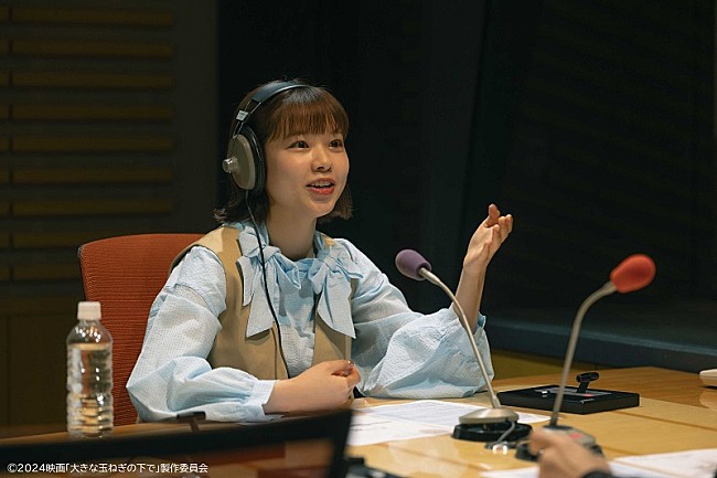 「asmi、主題歌として爆風スランプをカバー＆映画初出演　2025年2月公開『大きな玉ねぎの下で』」1枚目/2