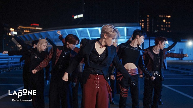 「INI、ダークで激しい「WMDA(Where My Drums At)」パフォーマンスビデオ公開」1枚目/1