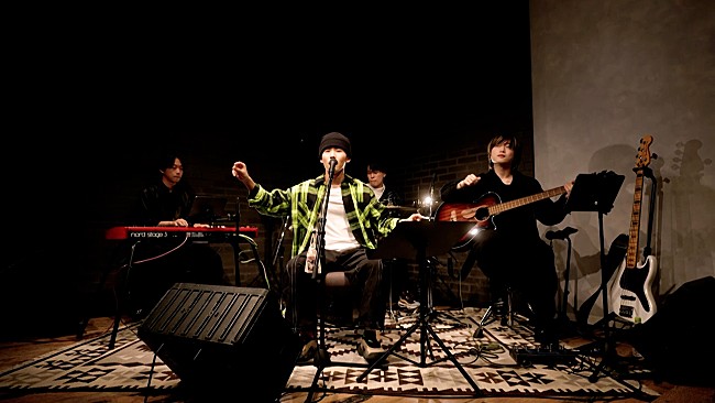 「Ayumu Imazu、「Obsessed」アコースティックライブ映像特別公開」1枚目/2