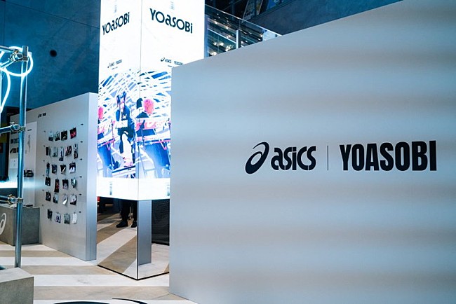 「【ASICS × YOASOBI “JUST A LITTLE STEP” POP-UP GALLERY】」3枚目/5