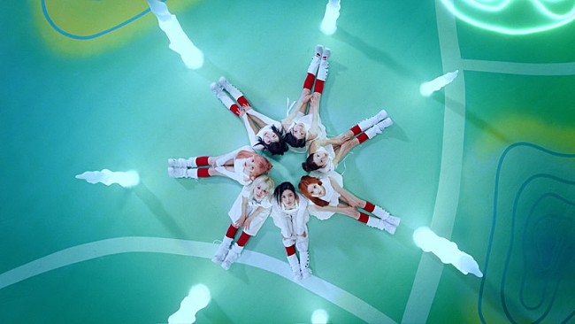 「Kep1er、7人組として新たな出発となる「TIPI-TAP」MVで“愛”を探す」1枚目/2