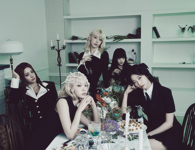 「LE SSERAFIM、冷たい表情で魅せるコンセプトフォト＆クリップ「BLACK INSANITY」公開」1枚目/9