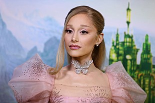 「アリアナ・グランデ、映画『ウィキッド ふたりの魔女』のクレジットで本名を使った理由を明かす」