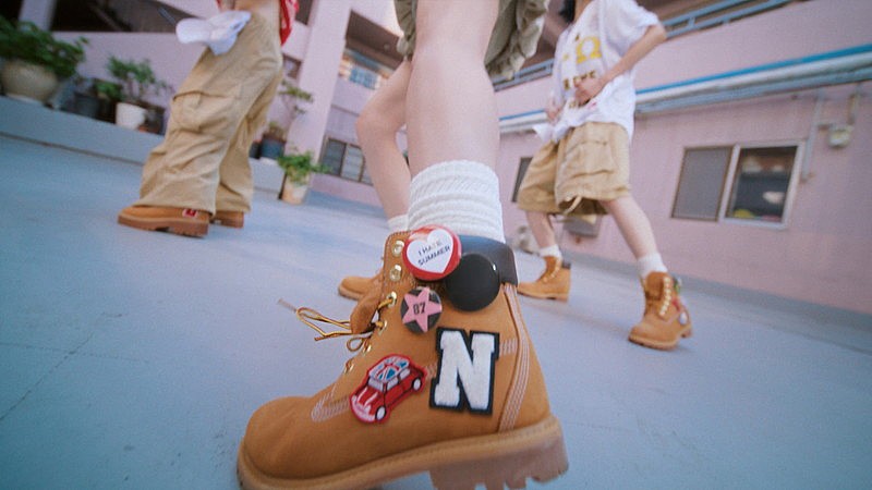 「『IS:SUE （イッシュ） &#039;Breaking Thru the Line&#039; Performance Video Teaser』」4枚目/13