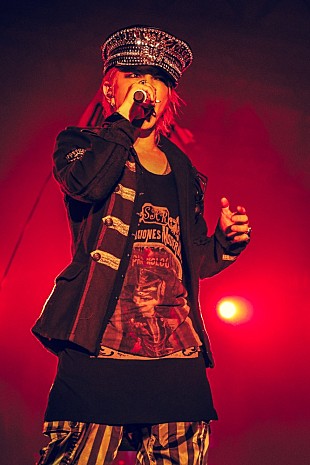 「＜ライヴレポート＞HYDE、全員が[INSIDE]に堕ちた120分「この狂った芸術を愛してくれてありがとう」」