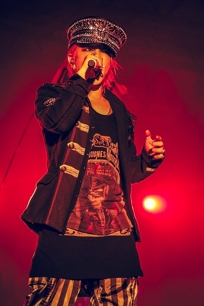 「＜ライヴレポート＞HYDE、全員が[INSIDE]に堕ちた120分「この狂った芸術を愛してくれてありがとう」」1枚目/8