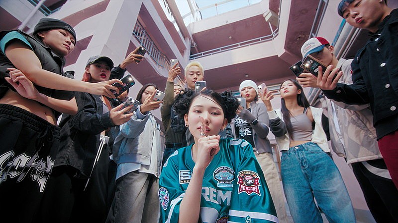 「『IS:SUE （イッシュ） &#039;Breaking Thru the Line&#039; Performance Video』」3枚目/12