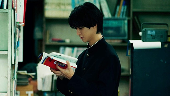 「曽野舜太（M!LK）が制服姿を披露、ソロ曲「さあ今日も一歩ずつ前へ」MV公開」1枚目/3