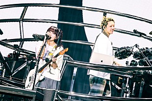 「＜ライブレポート＞YOASOBI、憧れの地で作り上げた【超現実】な世界――記念すべき初の東京ドーム単独公演」