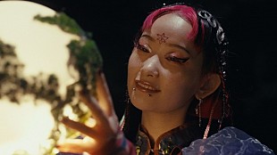 「水曜日のカンパネラ、映画『ふしぎ駄菓子屋 銭天堂』主題歌「願いはぎょうさん」MV公開」