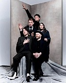 「フランツ・フェルディナンド、新曲「Night Or Day」のモノクロMV公開」1枚目/2