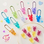 「TWICE公式キャラの『TWICE LOVELYSグミ＆チャーム』、コンビニやお菓子売場などで発売へ」1枚目/6