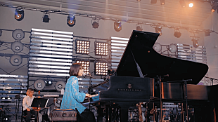 「TOMOO、11/24劇場上映＆同時放送『MTV Unplugged Presents: TOMOO』より「あわいに」ライブ映像公開」